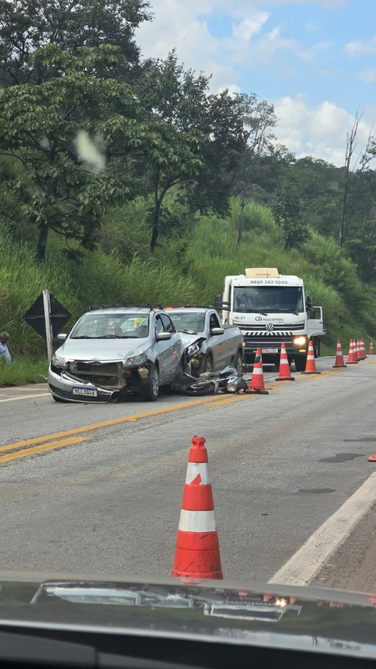Colisão tripla na MG-050 em Itaúna deixa motociclista ferido