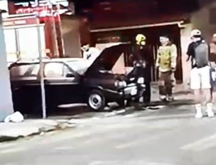 Carro pega fogo no bairro Irmãos Auler e mobiliza Bombeiros em Itaúna