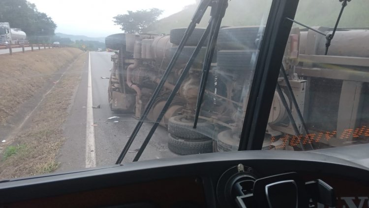 Acidente na Serra de Igarapé paralisa pista no sentido Belo Horizonte