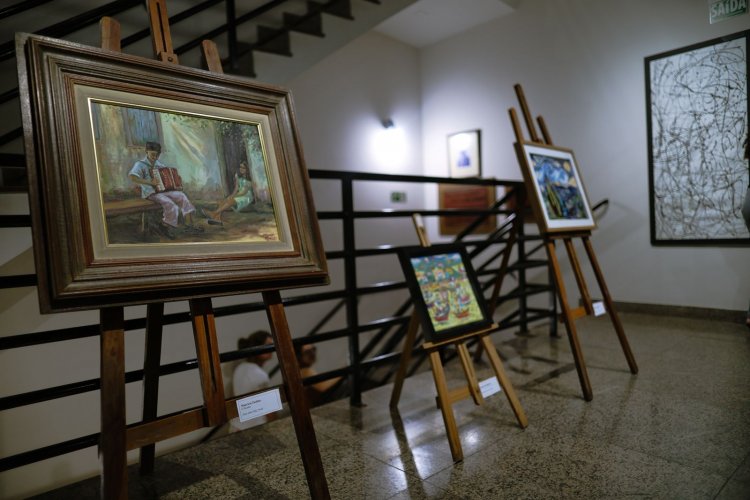 REINAUGURAÇÃO - “Entre Gestos e Silêncios” reabre galeria em Itaúna