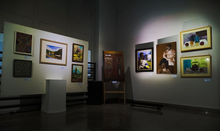 REINAUGURAÇÃO - “Entre Gestos e Silêncios” reabre galeria em Itaúna