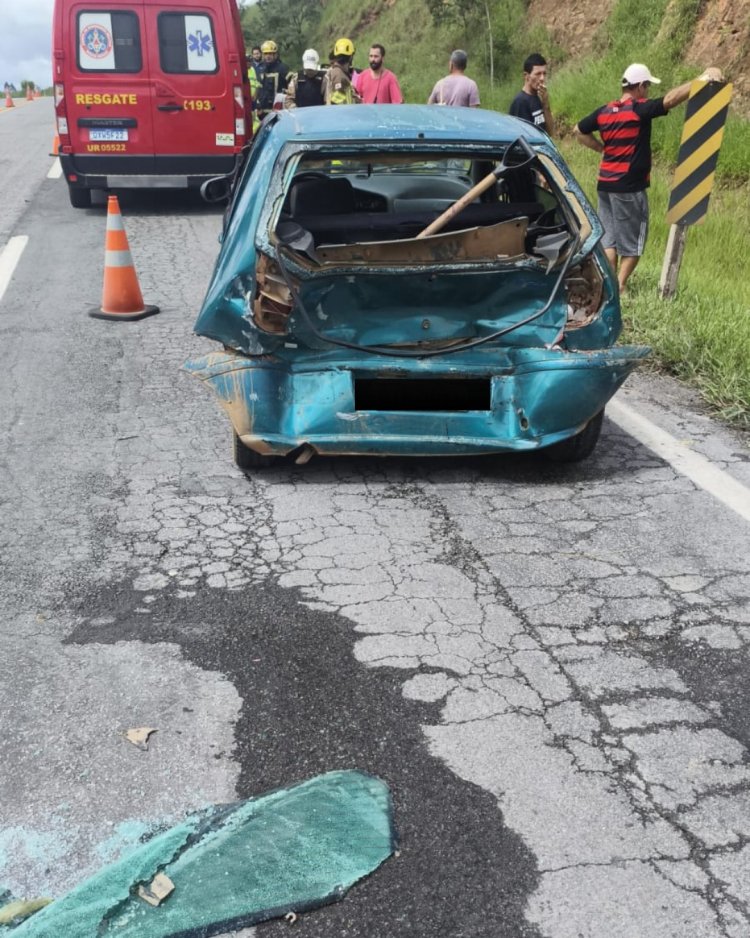 Engavetamento na MG-050 deixa duas pessoas feridas em Pedra do Indaiá