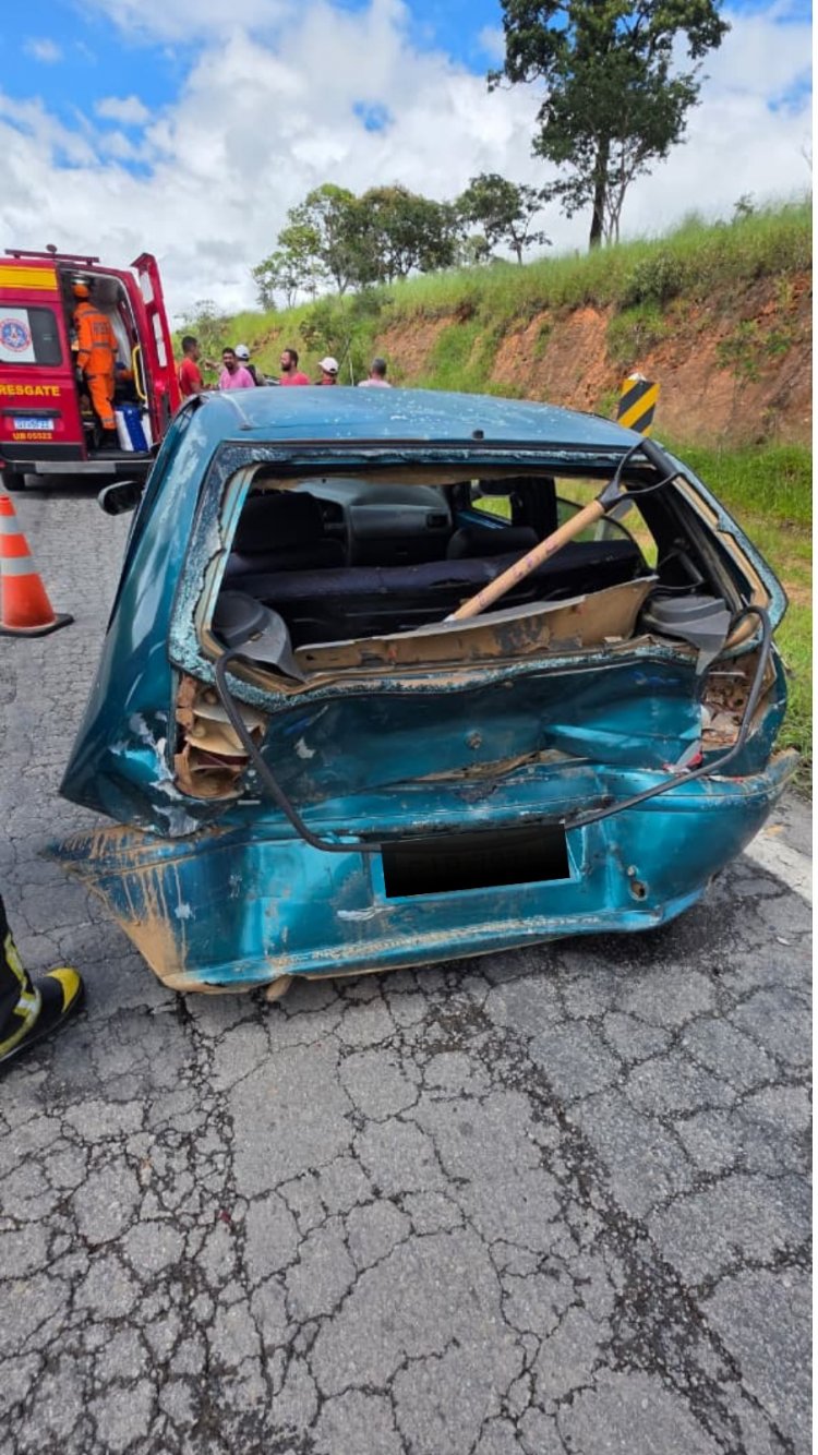 Engavetamento na MG-050 deixa duas pessoas feridas em Pedra do Indaiá