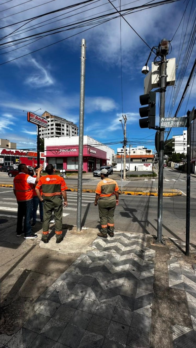 TRÂNSITO - Prefeitura realiza troca de semáforos após falhas e reclamações de motoristas