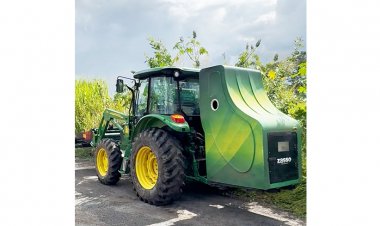 LIMPEZA URBANA - Prefeitura começa a usar trator de capina elétrica