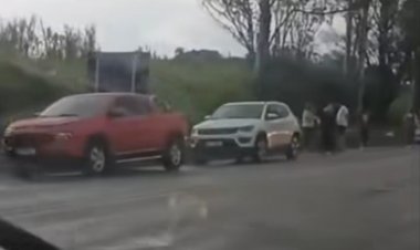 Colisão entre dois veículos interdita parcialmente a MG-050 em Itaúna