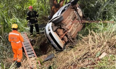 Tentativa de ultrapassagem proibida termina em acidente na MG-431 em Itatiaiuçu