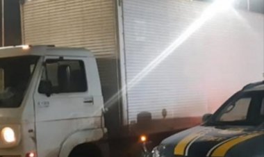 PRF recupera em Itatiaiuçu caminhão furtado em Sabará