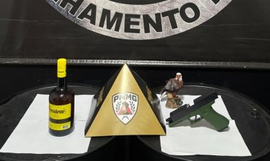 FURTO E DESACATO - Menores são apreendidos e mulher presa por desacato