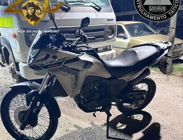 Polícia recupera moto furtada e apreende drogas no bairro Vitória, em Itaúna