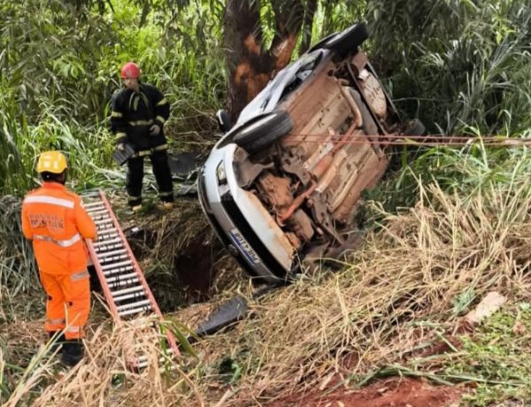 Tentativa de ultrapassagem proibida termina em acidente na MG-431 em Itatiaiuçu