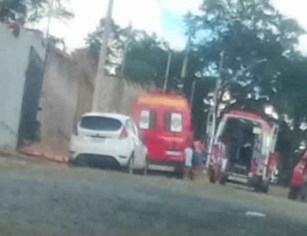 Deslizamento de barranco atinge trabalhador no bairro Santa Edwiges