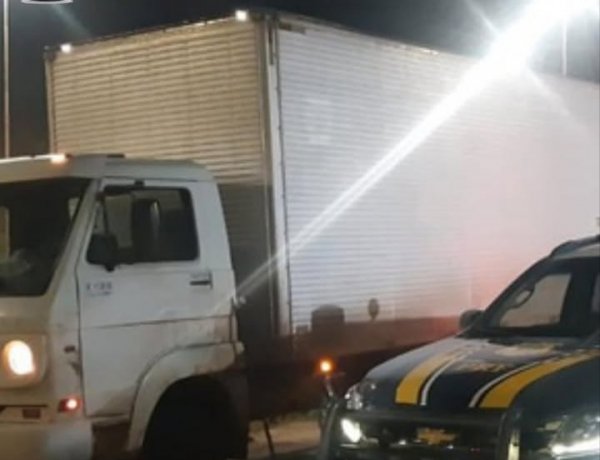 PRF recupera em Itatiaiuçu caminhão furtado em Sabará