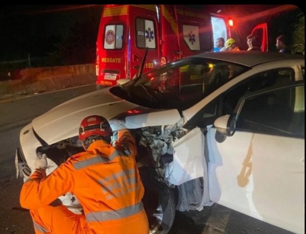Acidente na MG-050 em Itaúna deixa dois feridos na noite de sexta-feira