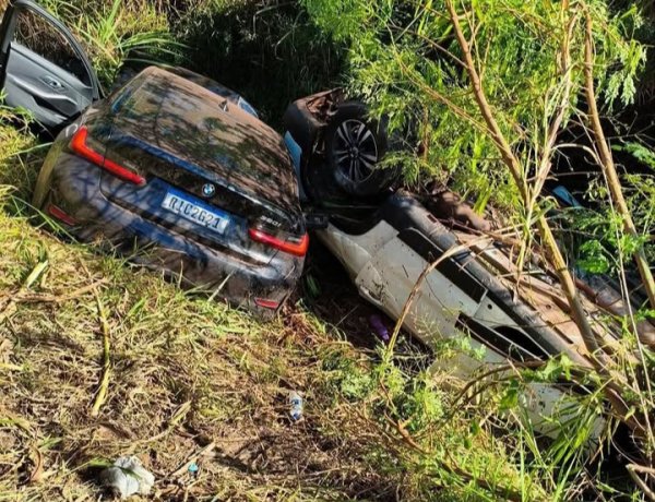 Acidente no trevo do Morro do Engenho em Itaúna deixa um morto e quatro feridos