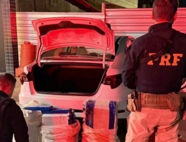 PRF intercepta "carregamento do crime" na BR-262: 130 kg de maconha são apreendidos em Bom Despacho