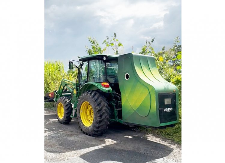 LIMPEZA URBANA - Prefeitura começa a usar trator de capina elétrica