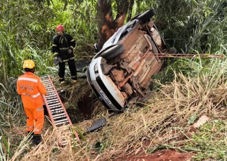 Tentativa de ultrapassagem proibida termina em acidente na MG-431 em Itatiaiuçu