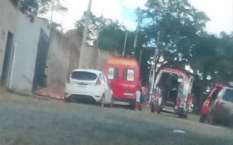 Deslizamento de barranco atinge trabalhador no bairro Santa Edwiges