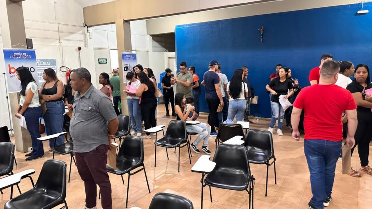 EMPREGOS - Feirão do Sine reuniu mais de 2 mil candidatos