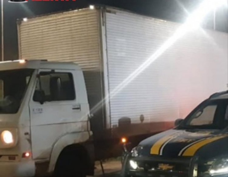 PRF recupera em Itatiaiuçu caminhão furtado em Sabará