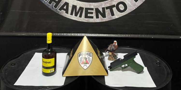 FURTO E DESACATO - Menores são apreendidos e mulher presa por desacato