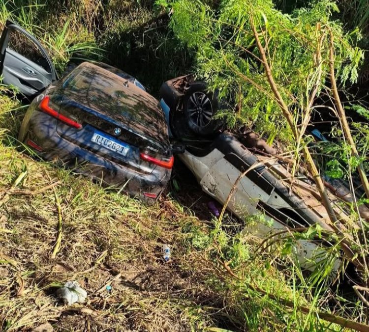 Acidente no trevo do Morro do Engenho em Itaúna deixa um morto e quatro feridos