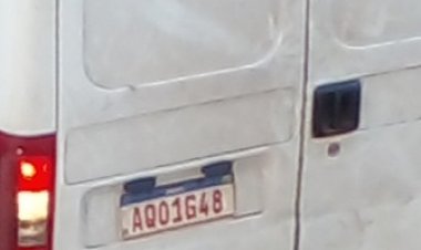 DENÚNCIA: "Caminhão do Lixo"? Van disfarçada faz descarte irregular de móveis velhos no Residencial Santanense