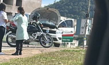 Colisão entre dois veículos na Avenida Jove Soares na manhã desta quarta-feira