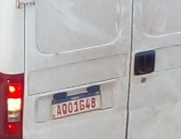 ABSURDO - Moradores  denunciam descarte de lixo