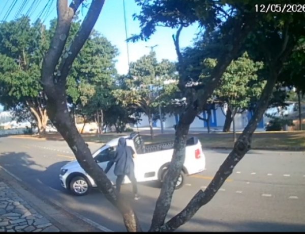 Manhã de tensão em Itaúna: Homem é assaltado no bairro Cerqueira Lima e suspeito leva veículo