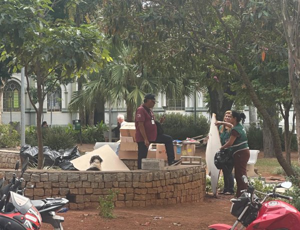 Ação social acolhe mulher em situação de rua na Praça da Matriz