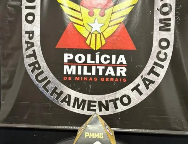 Militares do Tático Móvel desarticulam depósito de entorpecentes em residência que já era alvo de investigações anteriores.