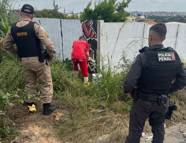 ESPAÇO SEGURO - Pichações com alusão ao crime são apagadas