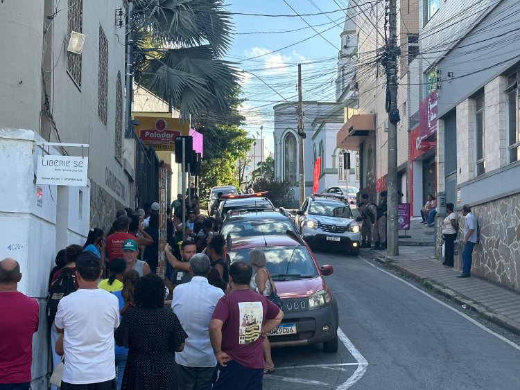 Eleitores enfrentam filas no cartório no último dia para regularizar título