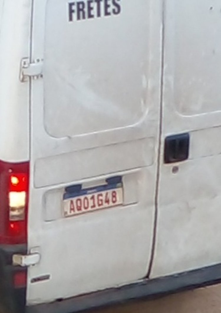 ABSURDO - Moradores  denunciam descarte de lixo