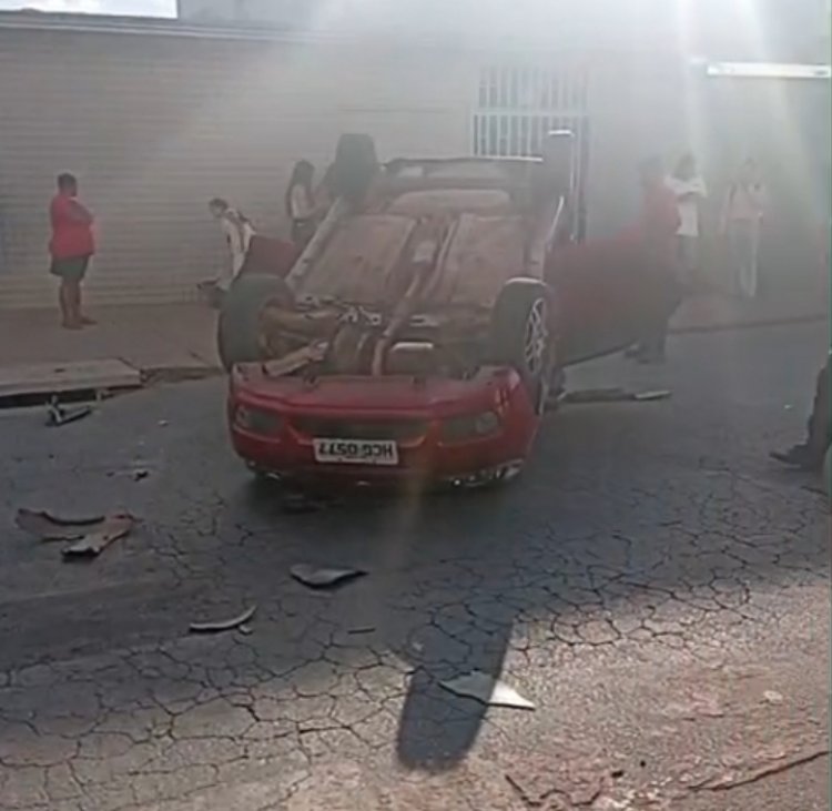 Capotamento na Vila Tavares mobiliza motoristas na tarde desta quarta-feira