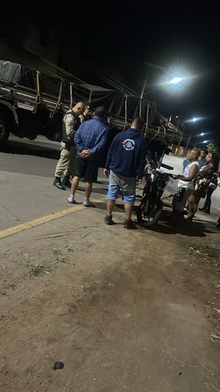 Caminhão invade preferencial e esmaga motocicleta no Morro do Engenho