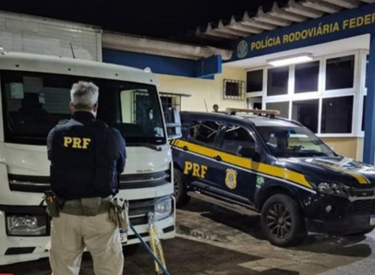 PRF recupera caminhão clonado após perseguição na BR-381; motorista fugiu