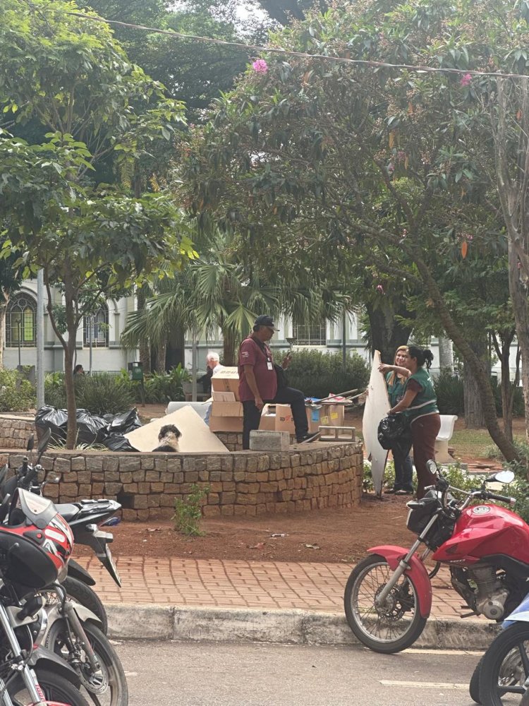 ACOLHIMENTO - Prefeitura realizou abordagem social na Praça da Matriz