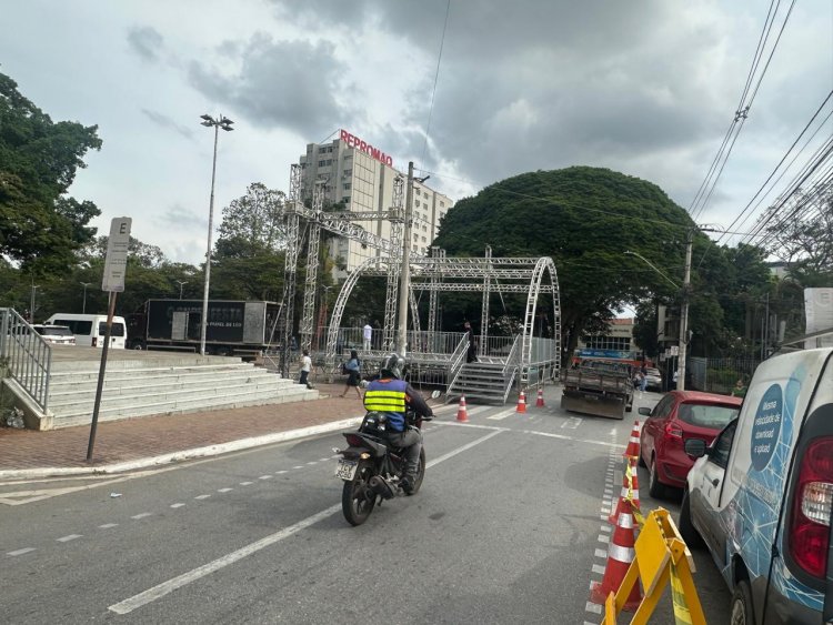 PRAÇA FICOU PEQUENA PARA O PALCO DO KAIRÓS