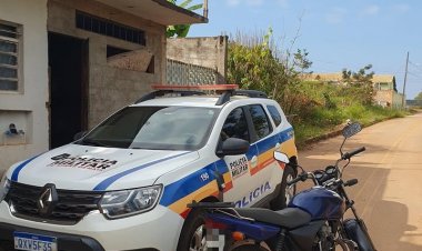 PM recupera moto furtada em Itatiaiuçu; suspeito foge por mata