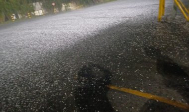 Chuva de granizo surpreende moradores em Itaúna nesta segunda-feira