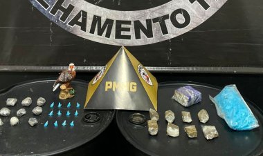 APREENSÃO - Com uso de cão farejador, PM apreende drogas