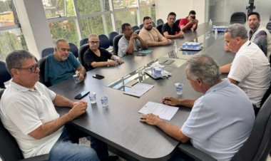 OBRAS - Prefeito assina contrato para asfaltamento de vias