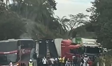 Acidente bloqueia BR-381 em Itatiaiuçu