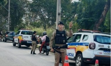 Segurança em pauta: PM realiza Patrulha Escolar e blitz contra violência doméstica em Itaúna