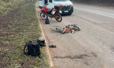 ACIDENTE II - Moto bate em bicicleta no acostamento