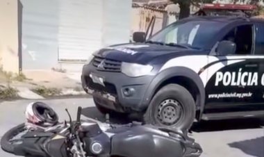Jovem de 22 anos é preso em Itaúna após fugir da polícia e bater em viatura