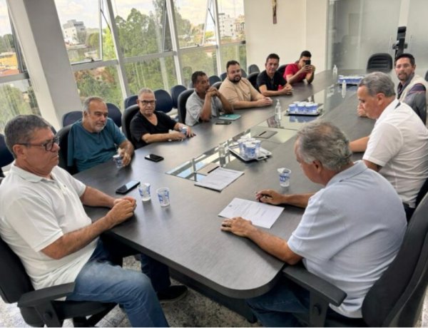 OBRAS - Prefeito assina contrato para asfaltamento de vias